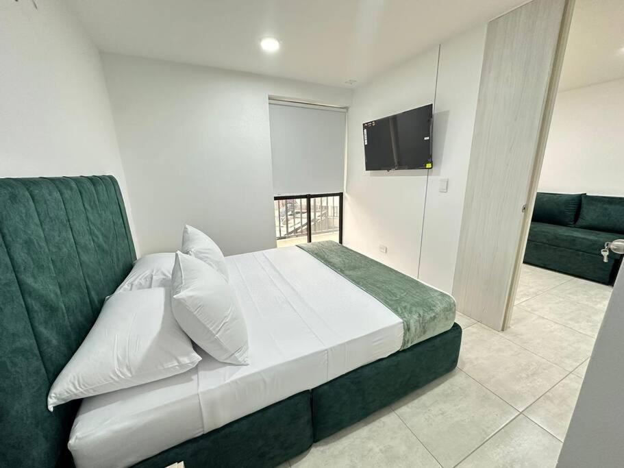 Hito 202 Amplio En Av 19 Norte Con Balcon Apartment