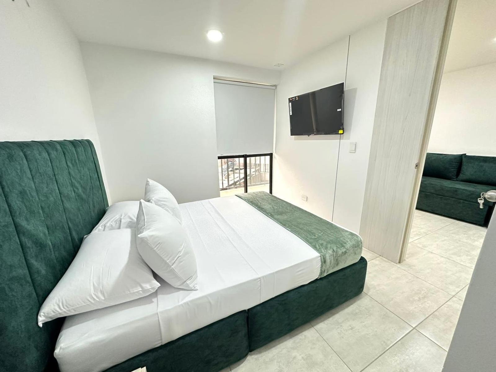 Hito 202 Amplio En Av 19 Norte Con Balcon *
