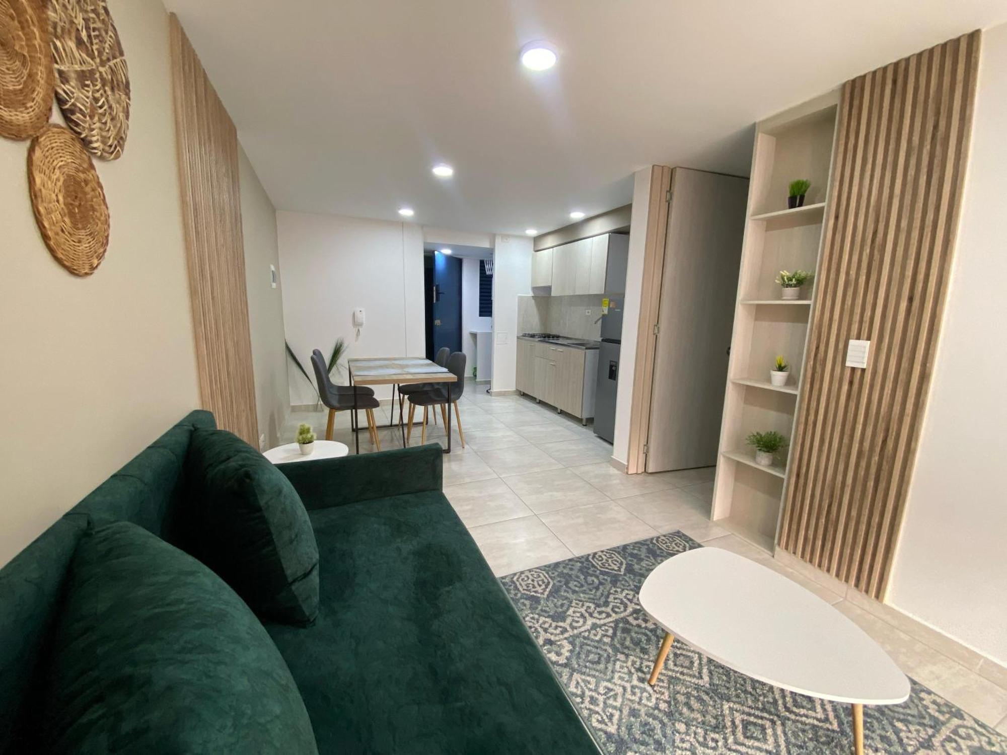 Hito 202 Amplio En Av 19 Norte Con Balcon * Armenia (Quindio)