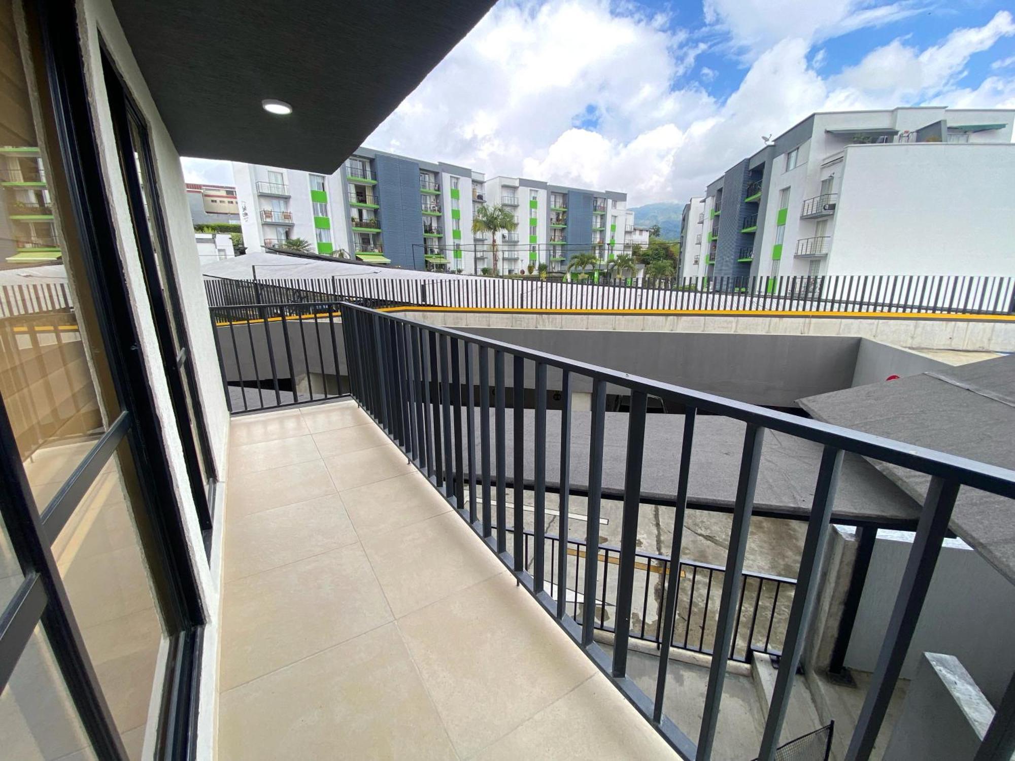 Hito 202 Amplio En Av 19 Norte Con Balcon Apartment